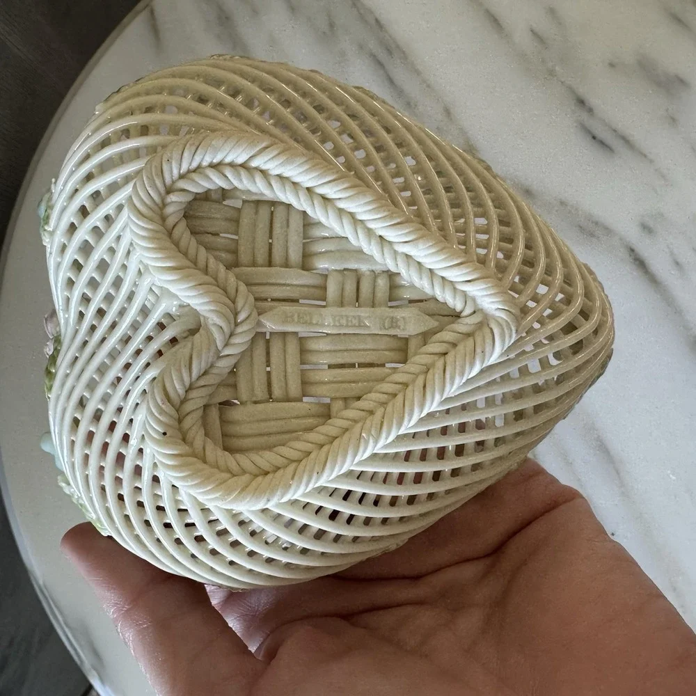 BELLEEK ROSE OF TRALEE WOVEN PORCELAIN HEART BASKET